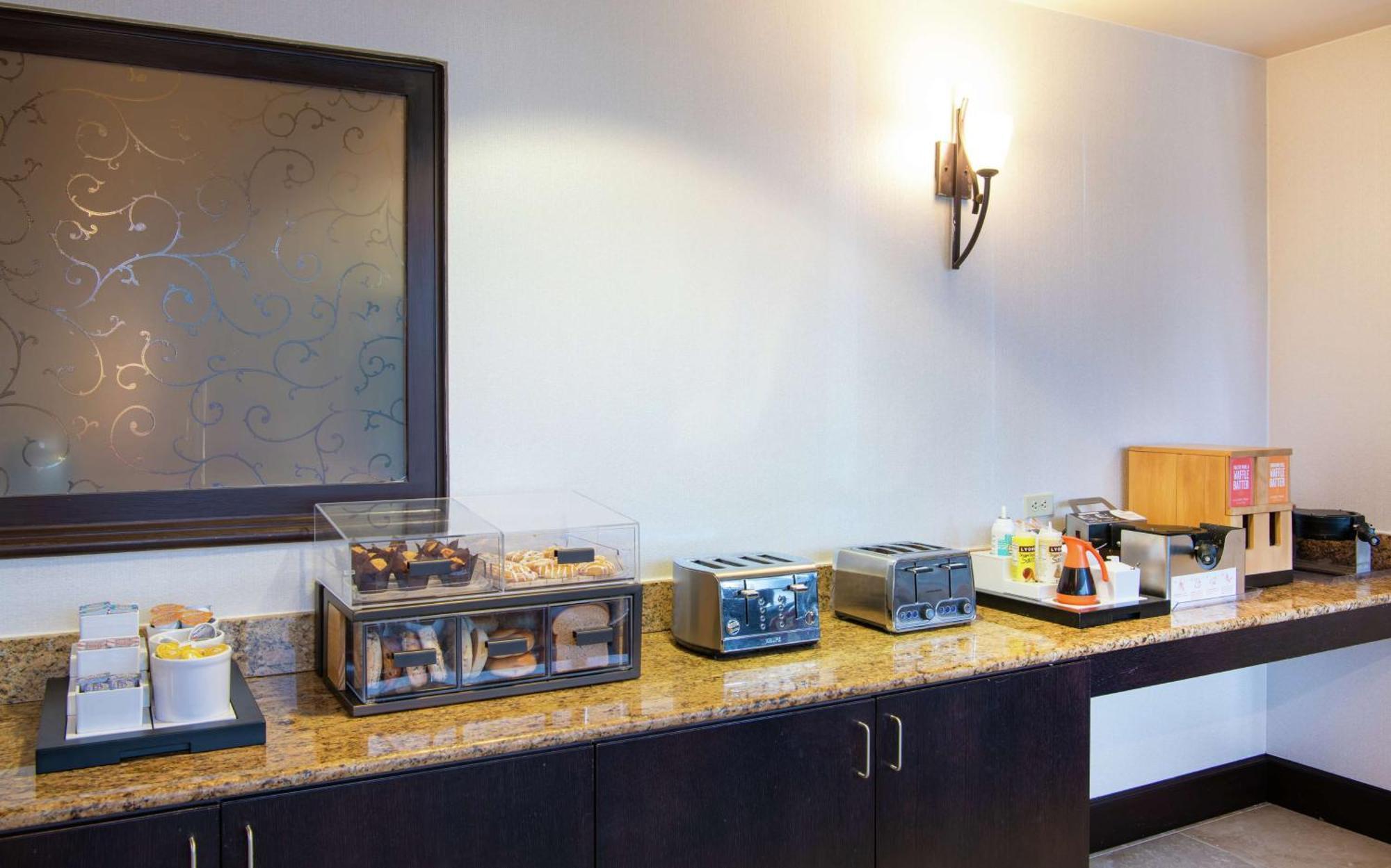 Hampton Erie-south Hotel 3*